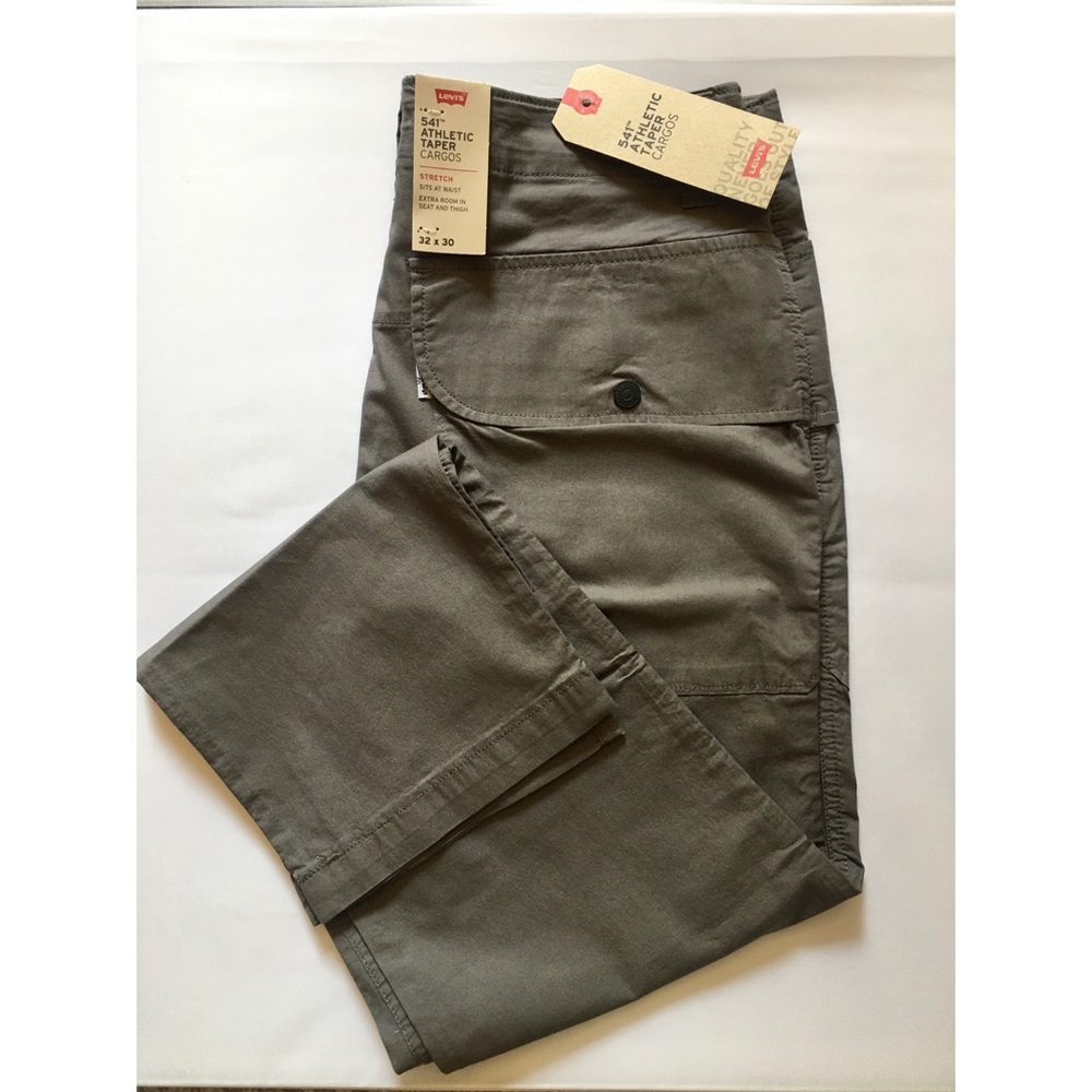 NWT Levi’s 541 Athletic Taper Cargo Pants